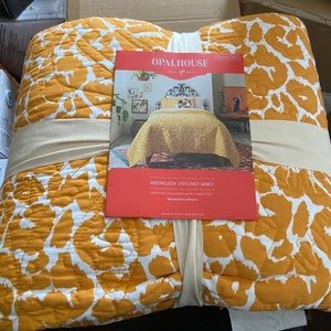 Medallion stitched quilt